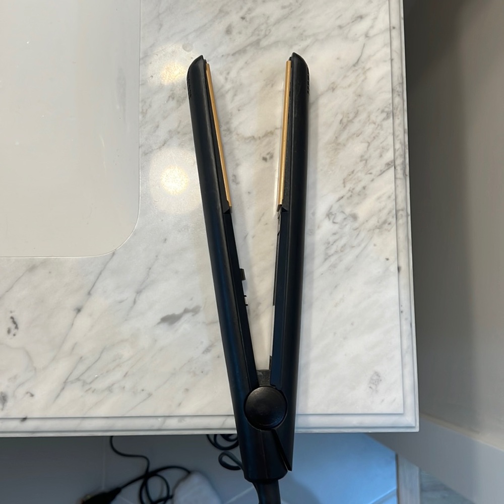 GHD Straightener